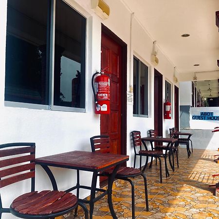 كُوالا تاهان Abot Guest House المظهر الخارجي الصورة