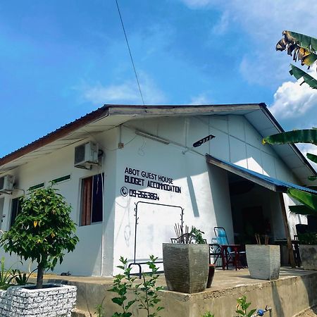 كُوالا تاهان Abot Guest House المظهر الخارجي الصورة