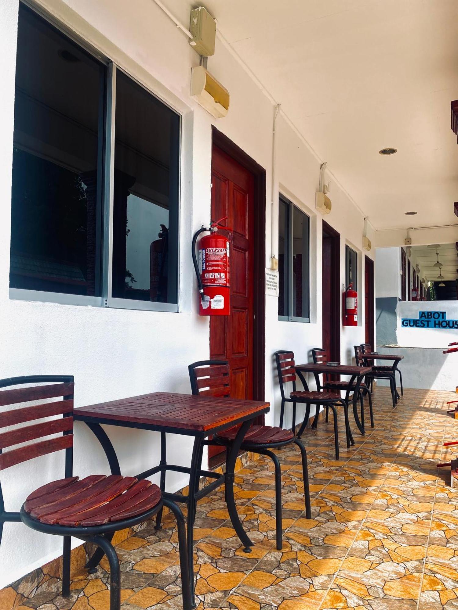 كُوالا تاهان Abot Guest House المظهر الخارجي الصورة