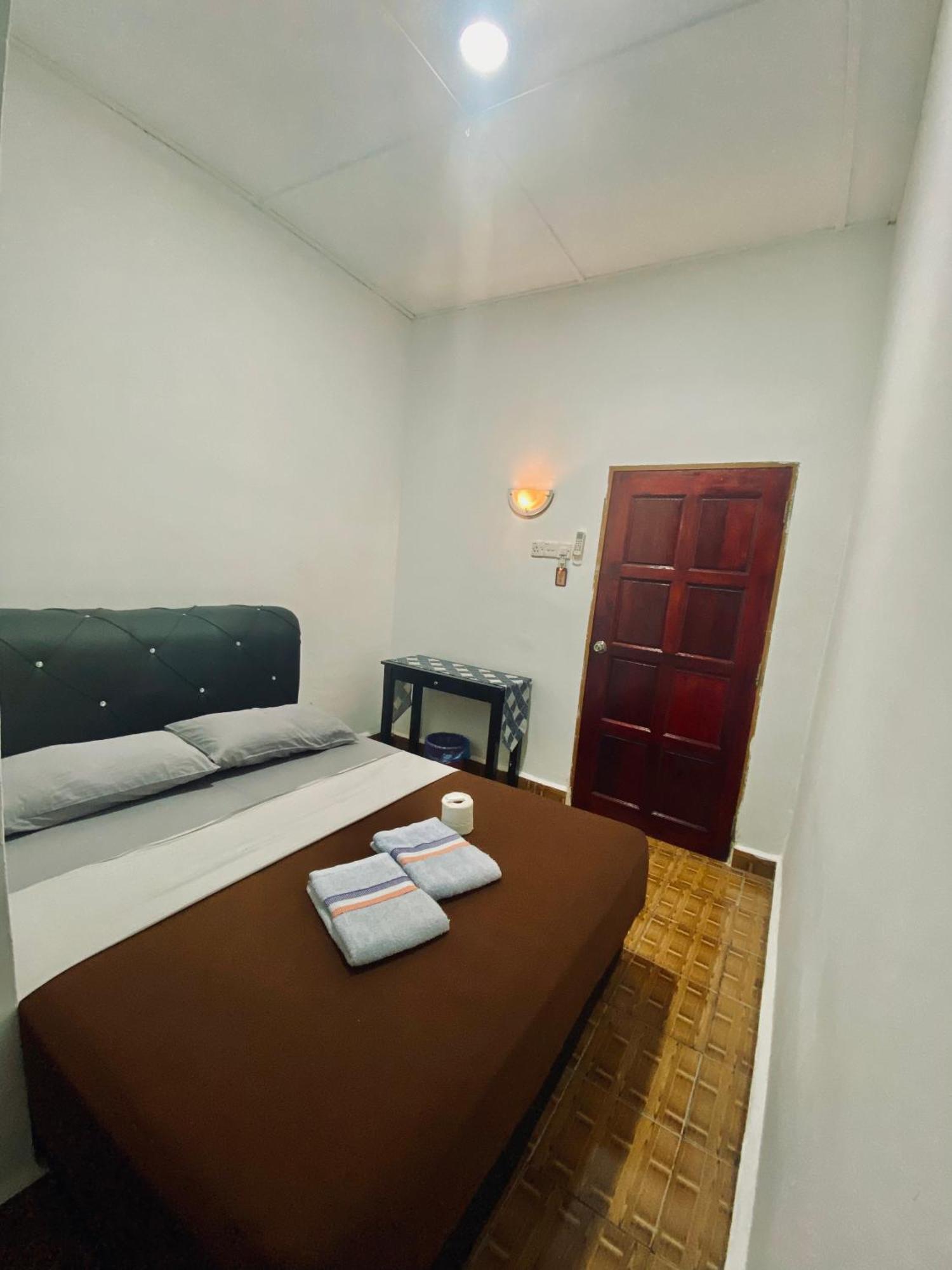 كُوالا تاهان Abot Guest House المظهر الخارجي الصورة