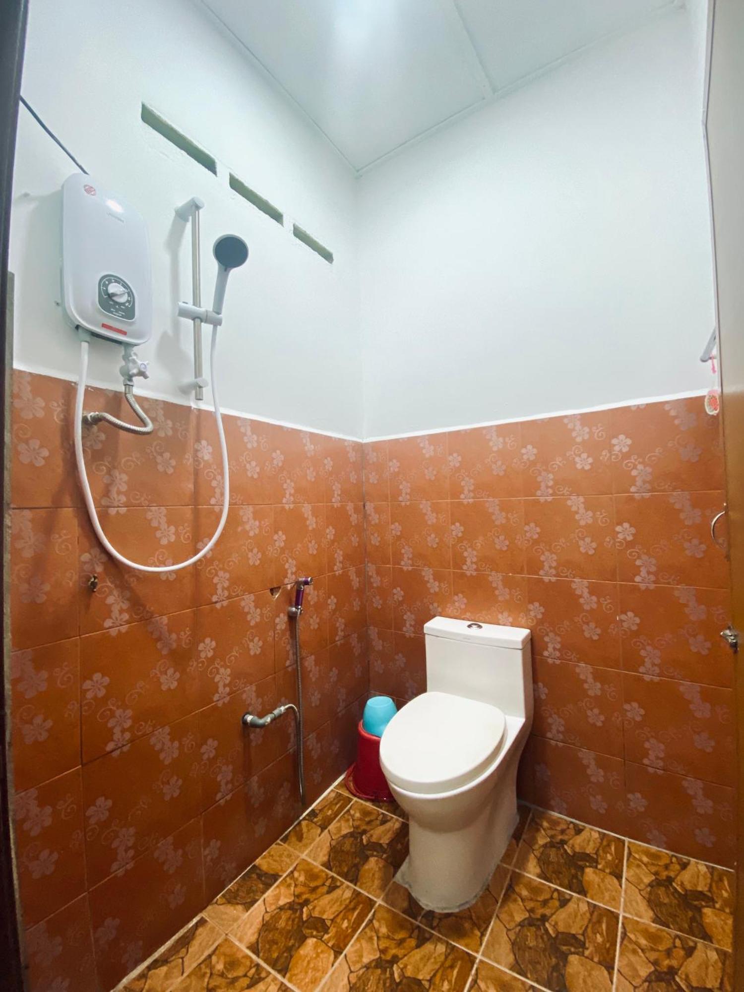 كُوالا تاهان Abot Guest House المظهر الخارجي الصورة