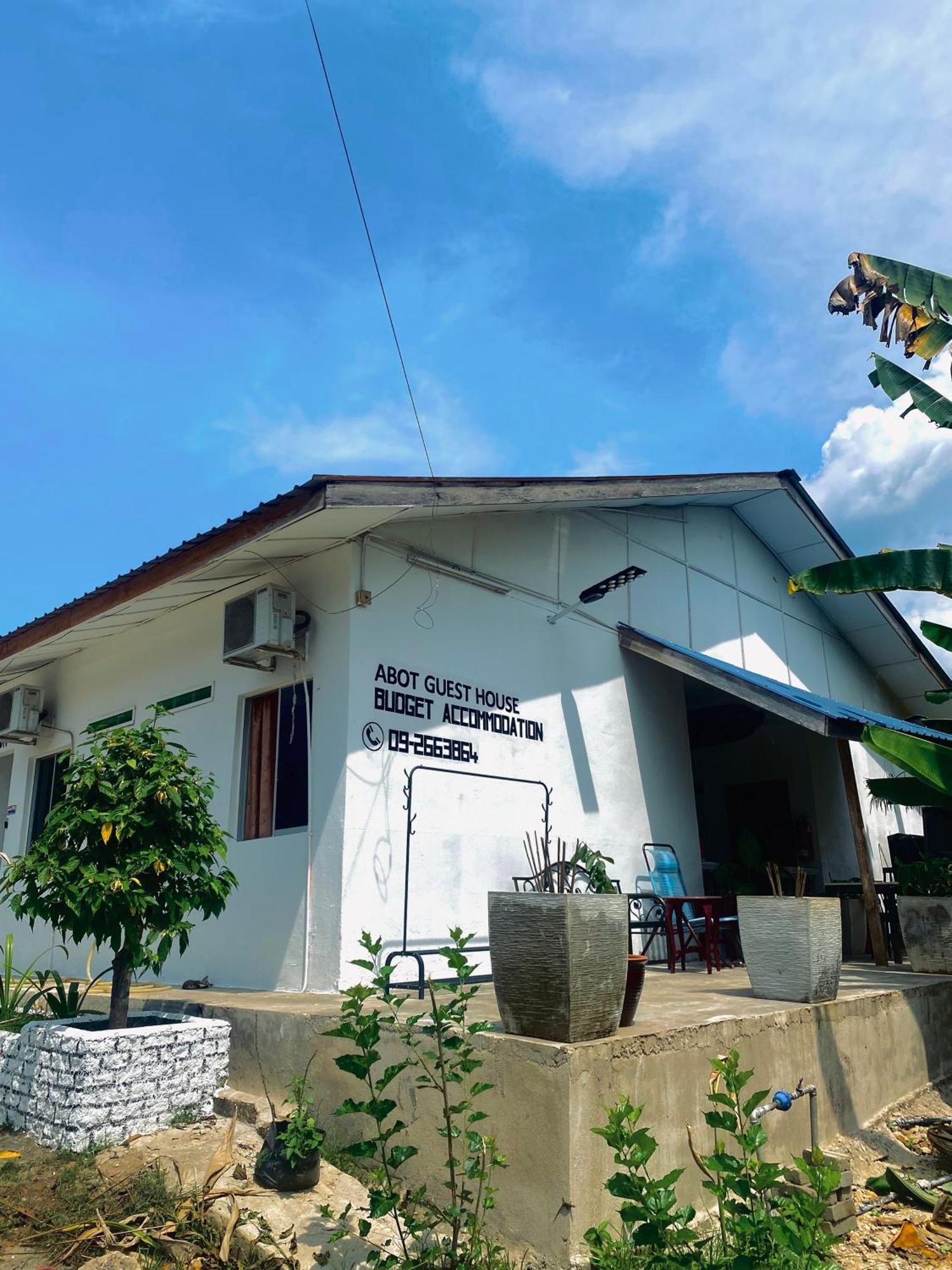 كُوالا تاهان Abot Guest House المظهر الخارجي الصورة